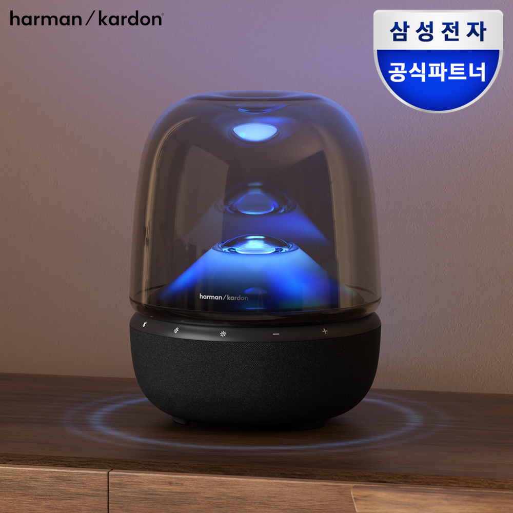 스피커 뒷면의 전원 케이블 연결 부위와 깔끔하게 정리된 선들의 모습