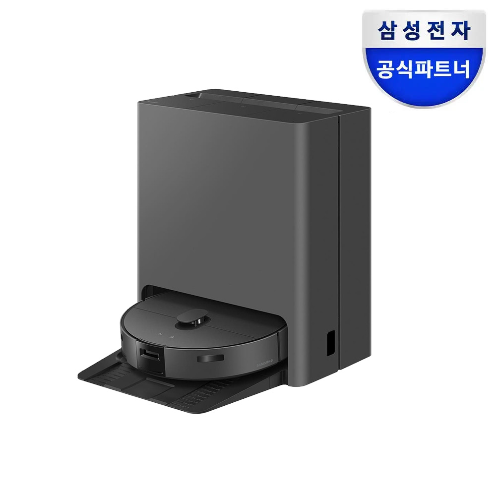 로봇청소기 상단의 둥근 라이다 센서가 돌출된 부분과 소파 밑 좁은 틈새의 높이를 비교하는 모습