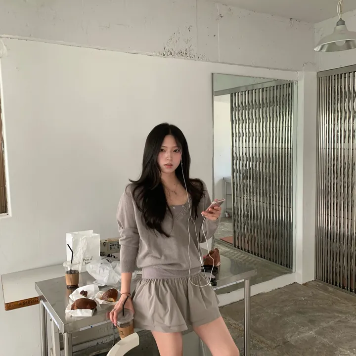[간절기신상] 여성 자개 스퀘어 버렌 프릴 원피스 대표 이미지