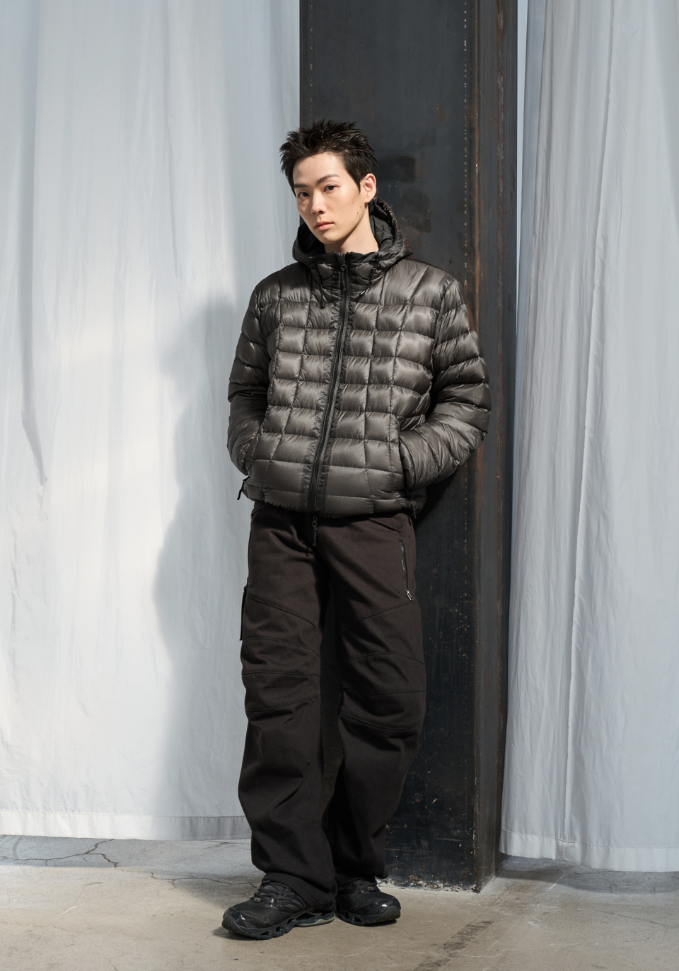 커브라이트 다운 점퍼 v2 올리브 차콜 제품이 깔끔하게 포장되어 도착한 모습과 택배 박스 개봉 장면