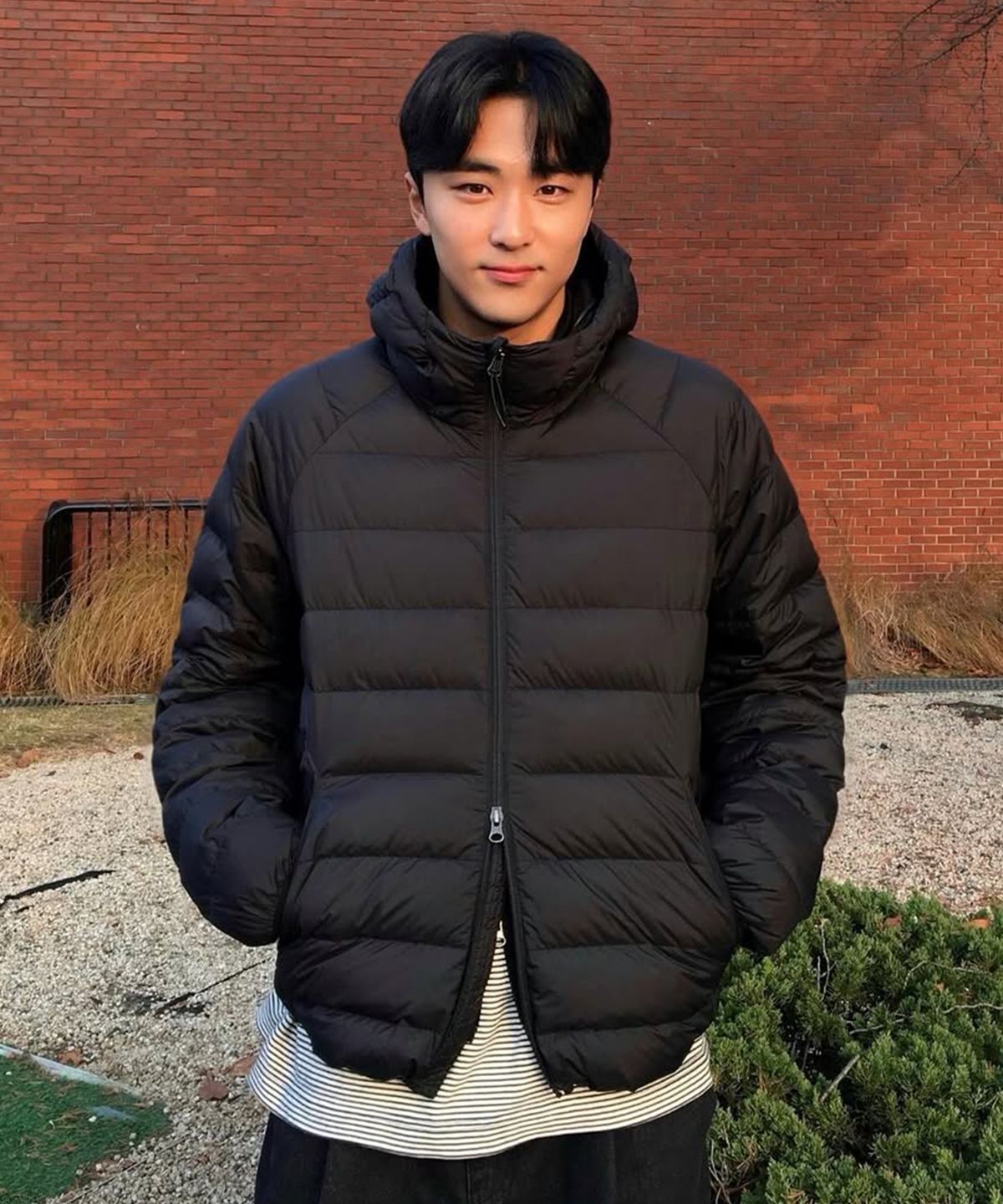 외출 시 가볍게 어깨에 걸치거나 활동하는 모습에서 느껴지는 편안한 움직임