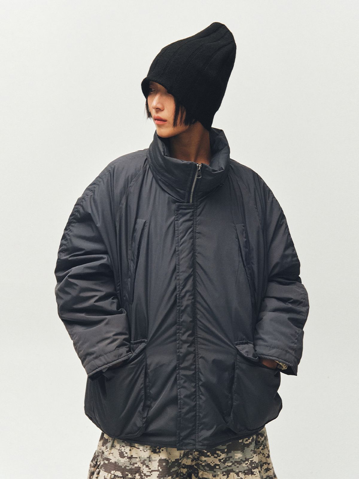 POCKET FIELD PARKA, DARK GRAY 플리즈프로젝트 포켓 필드 파카 다크 그레이 2주 입어보니 비율이 달라 보여서 매일 손이 가요